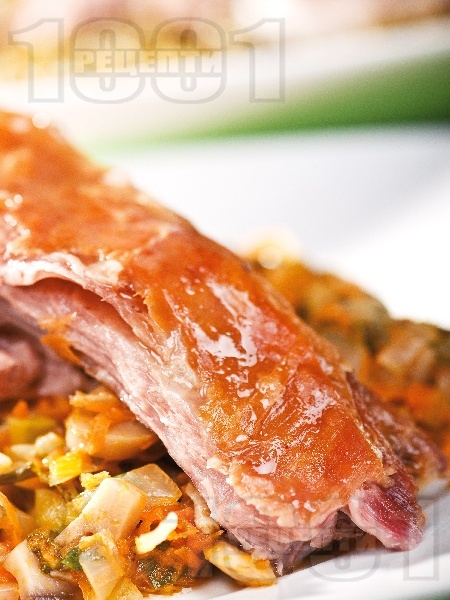 Печено агнешко месо с гъби печурки, киселец и зеленчуци на фурна - снимка на рецептата